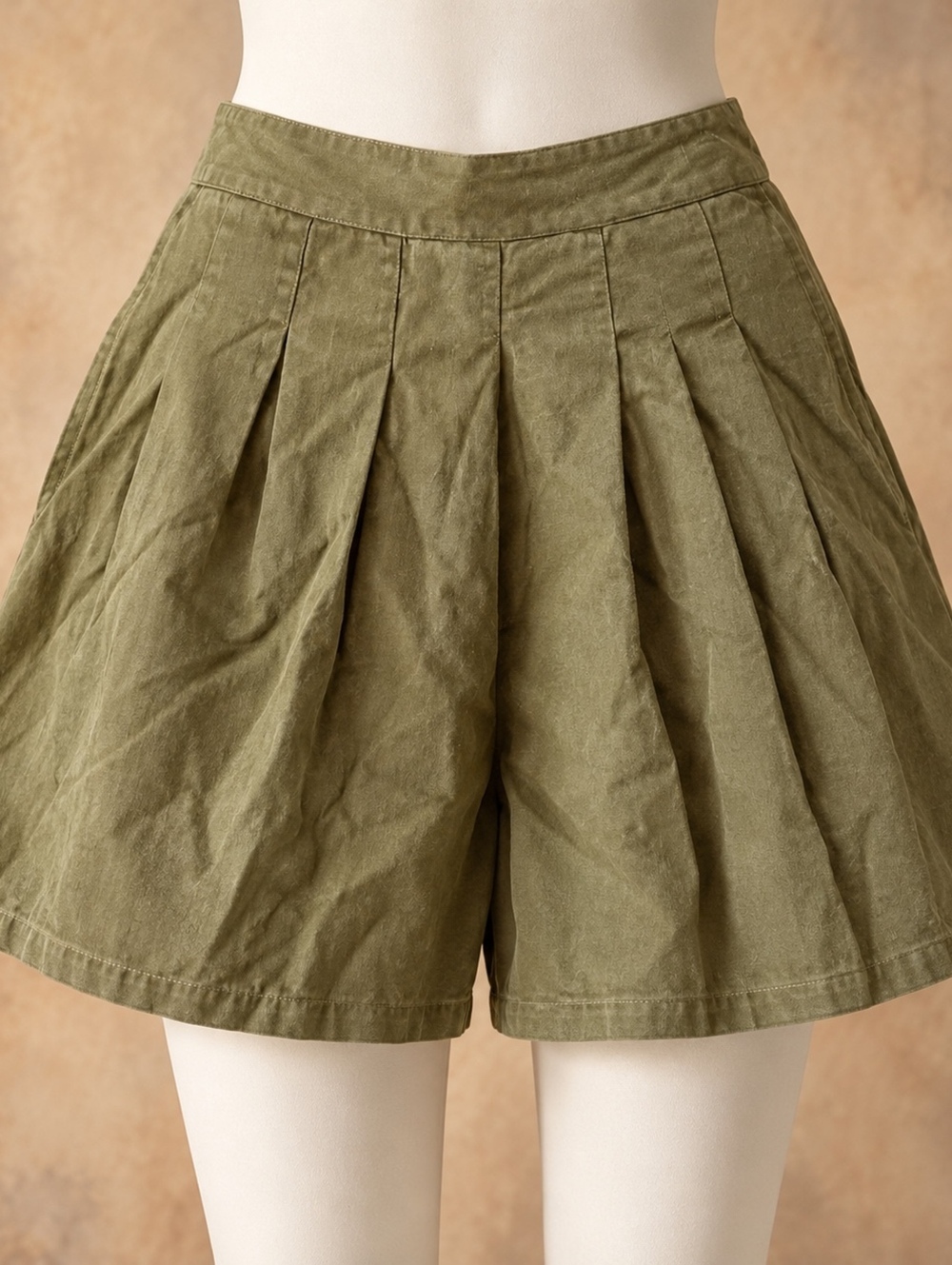 Olive pleated shorts size M 9 10